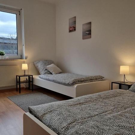 Moeblierte 3 Zimmer Apartment - Mit Smart Tv, Wlan Und Kostenfreie Parkplaetze Schloß Holte-Stukenbrock Exterior foto