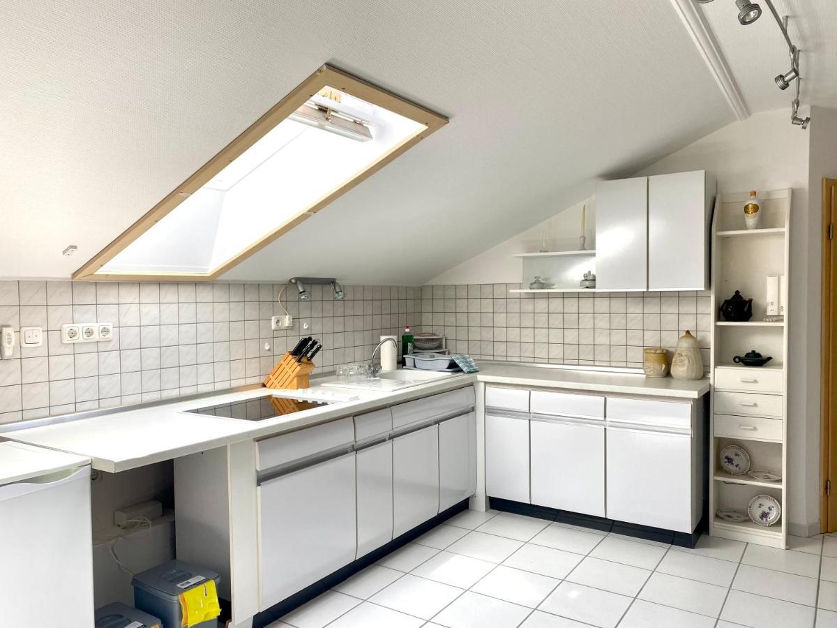 Moeblierte 3 Zimmer Apartment - Mit Smart Tv, Wlan Und Kostenfreie Parkplaetze Schloß Holte-Stukenbrock Exterior foto